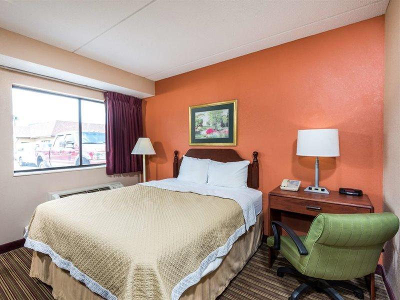 Days Inn By Wyndham Pittsburgh-Harmarville Exteriör bild