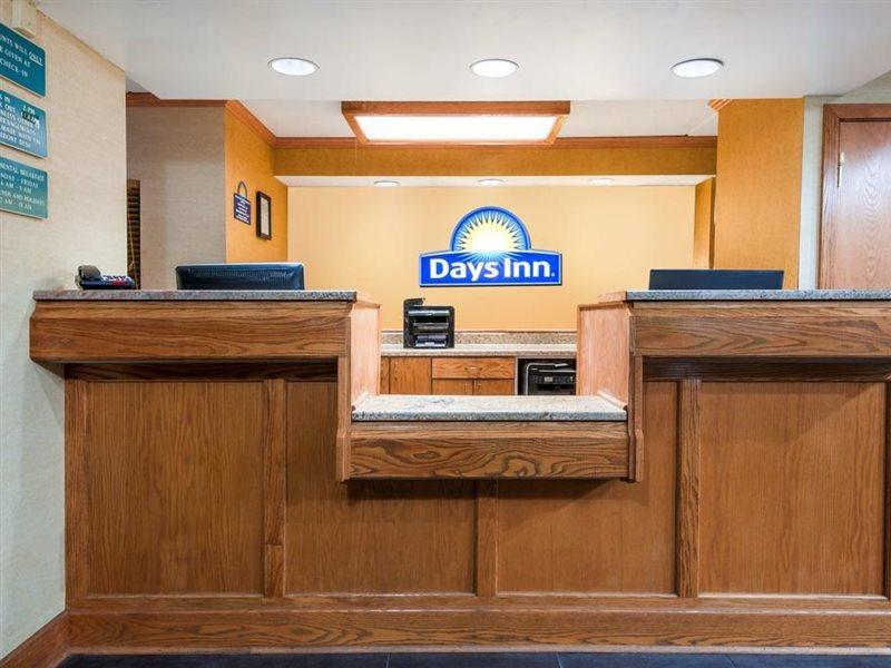 Days Inn By Wyndham Pittsburgh-Harmarville Exteriör bild