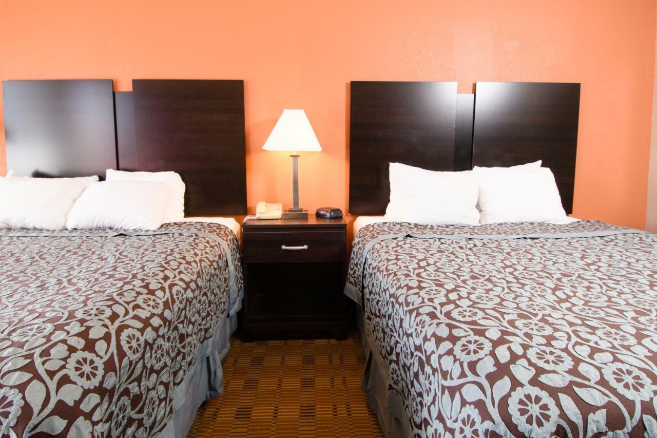 Days Inn By Wyndham Pittsburgh-Harmarville Exteriör bild
